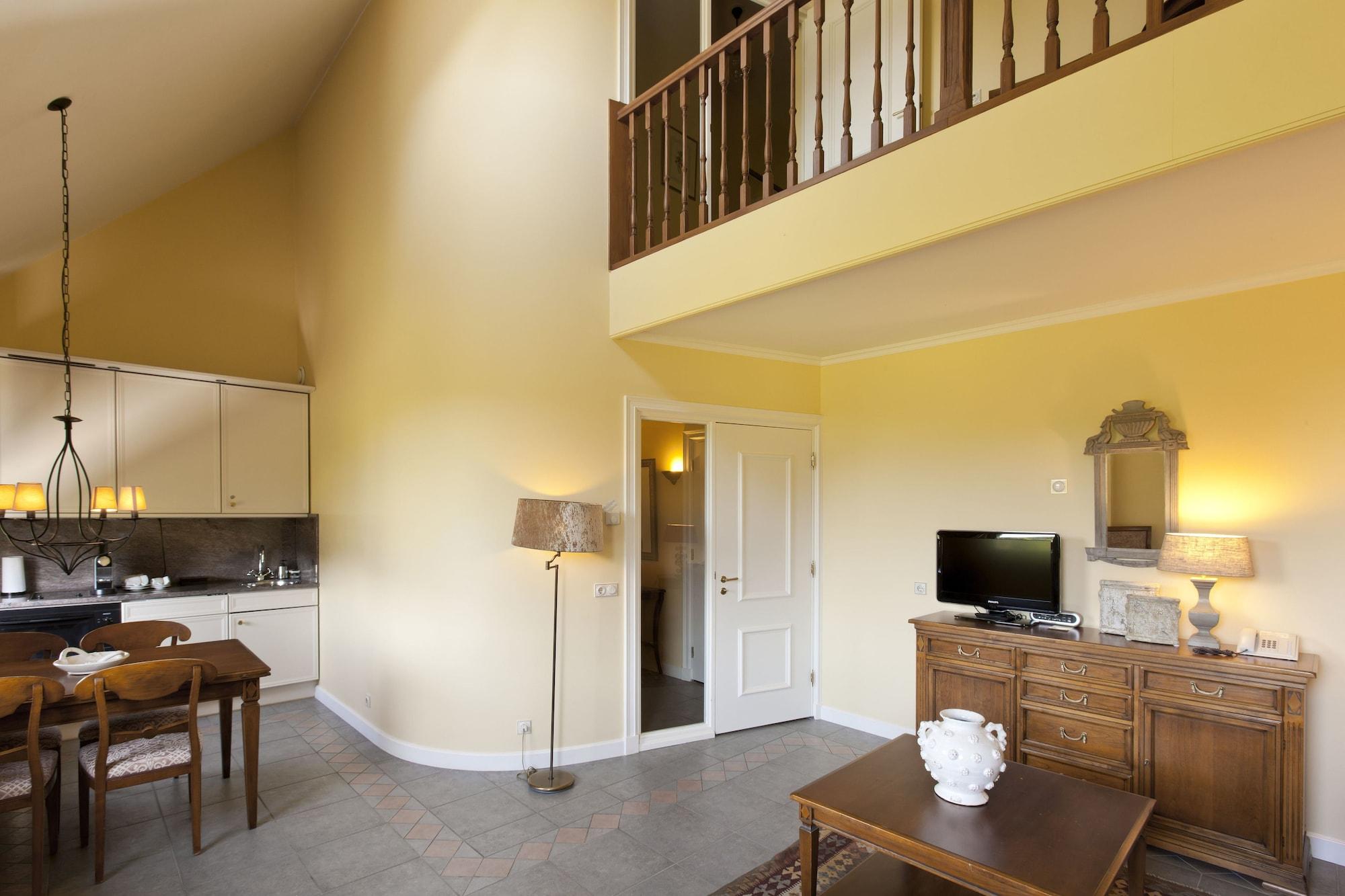 Chateau St Gerlach - Oostwegel Collection, Member Of Relais And Chateaux Valkenburg aan de Geul Екстер'єр фото A typical apartment at the retirement village