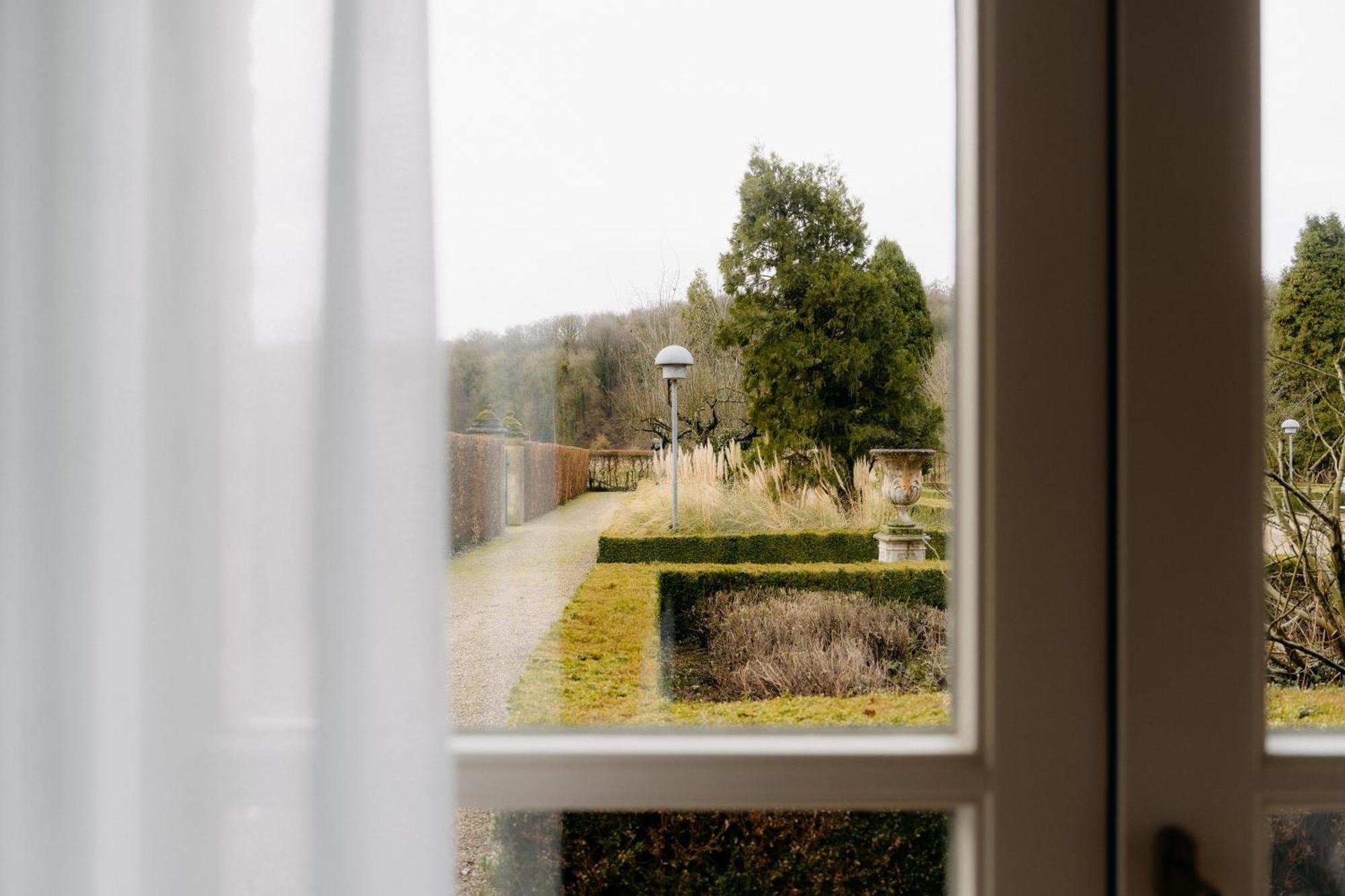 Chateau St Gerlach - Oostwegel Collection, Member Of Relais And Chateaux Valkenburg aan de Geul Номер фото View of the garden from the window of the house