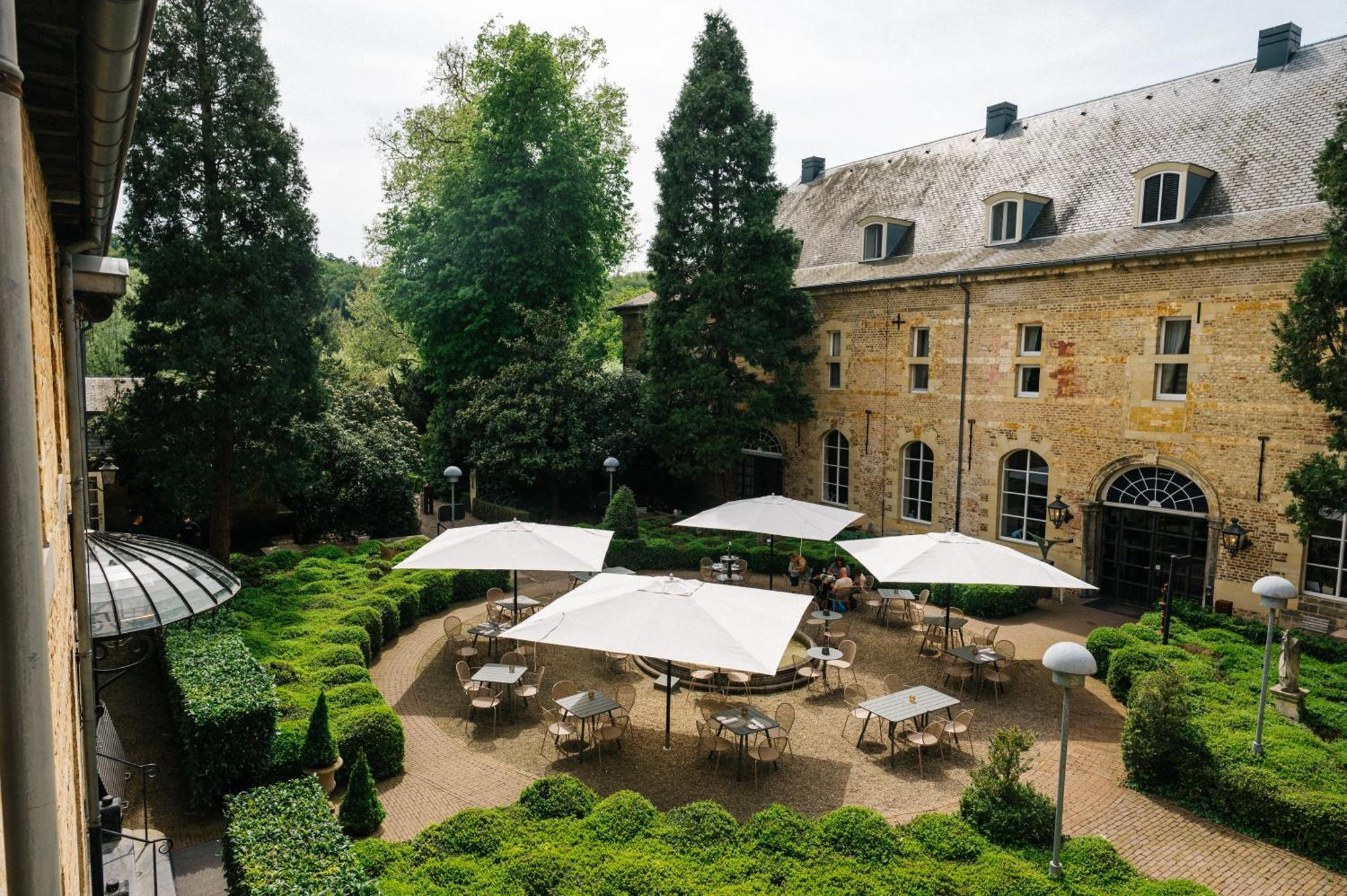 Chateau St Gerlach - Oostwegel Collection, Member Of Relais And Chateaux Valkenburg aan de Geul Екстер'єр фото The courtyard of the museum