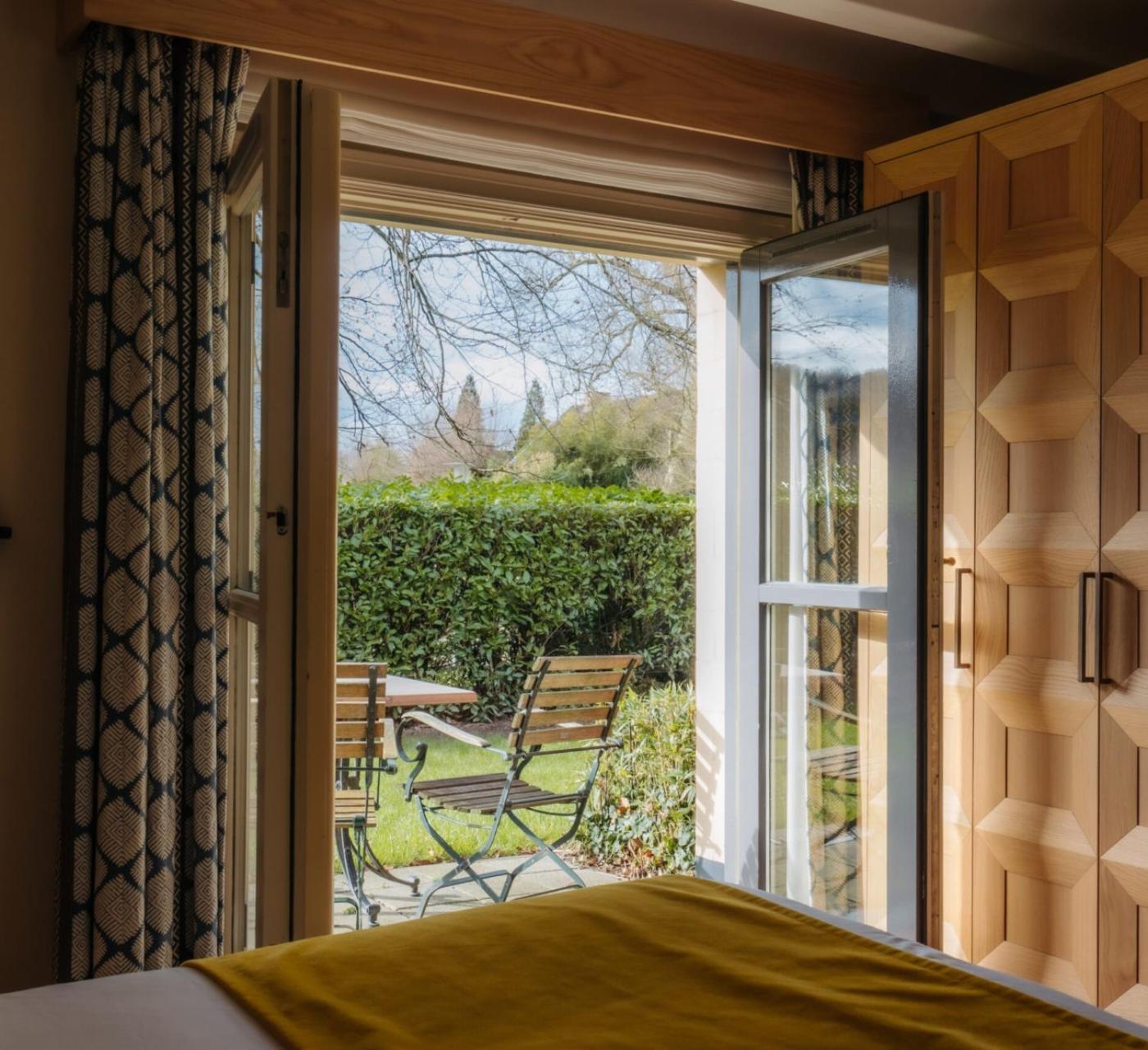 Chateau St Gerlach - Oostwegel Collection, Member Of Relais And Chateaux Valkenburg aan de Geul Екстер'єр фото A window with a flyscreen