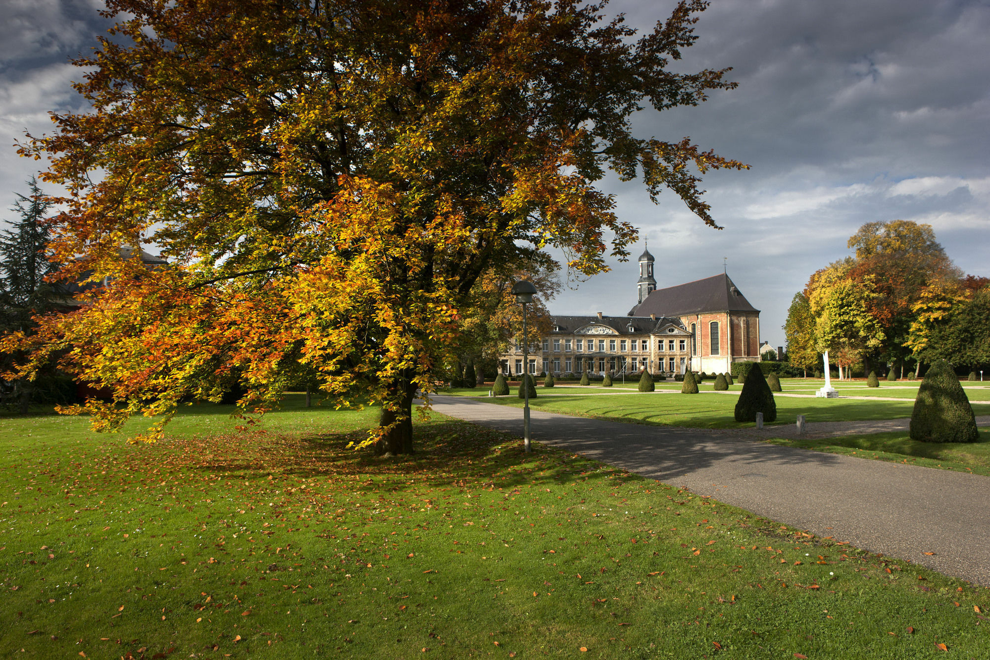Chateau St Gerlach - Oostwegel Collection, Member Of Relais And Chateaux Valkenburg aan de Geul Екстер'єр фото The former abbey of Saint-Pierre